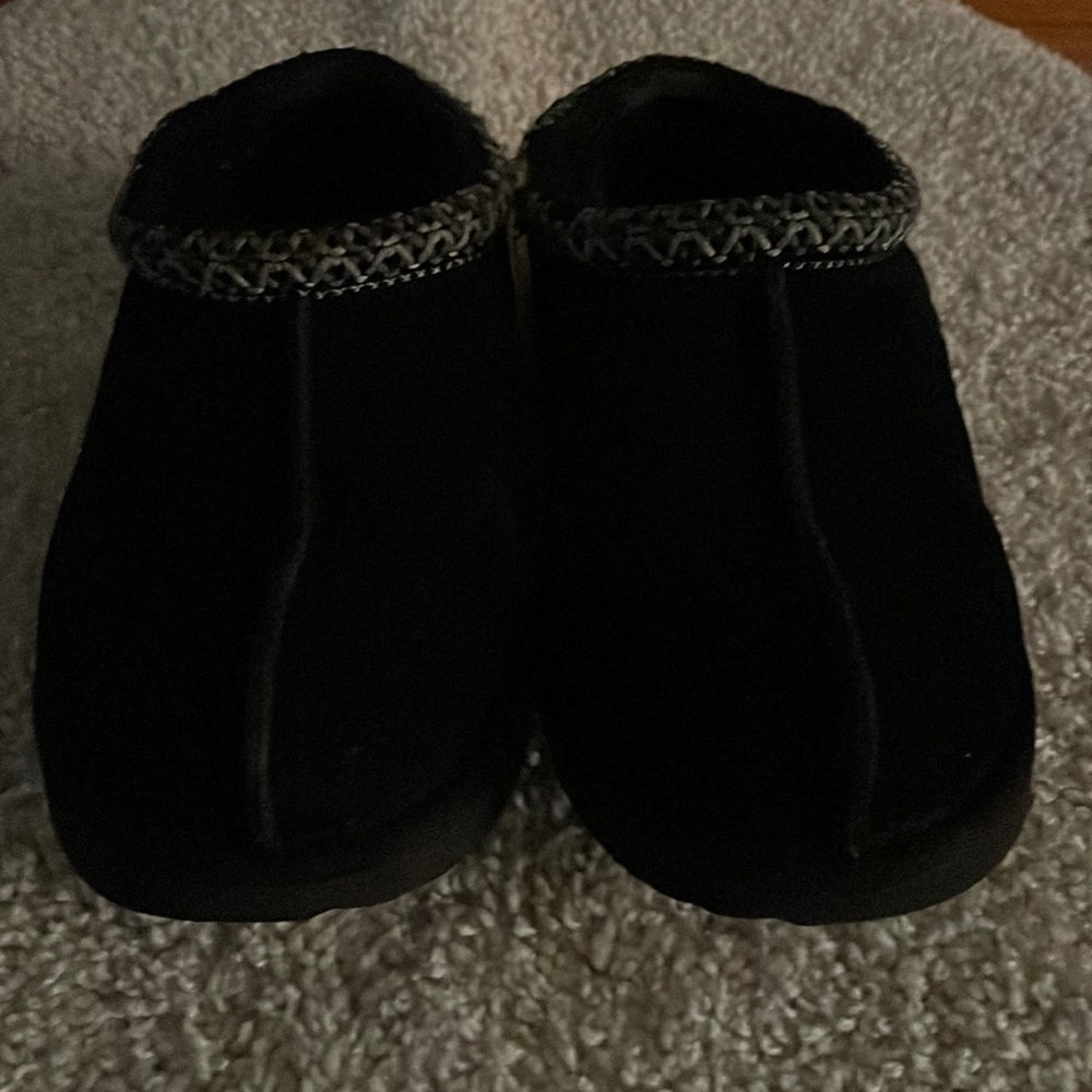 Kids Black UGGS Tazz Suede Slippers size 1